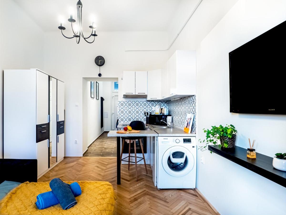 Gogol Studio Apartment Boedapest Buitenkant foto